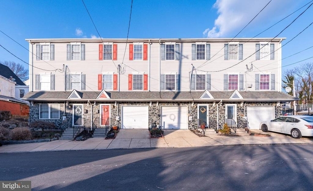 1505 W 5th Street - Photo 1