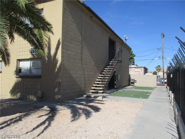 2933 Elm Avenue - Photo 1