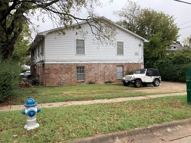 618 W Sycamore Street - Photo 1
