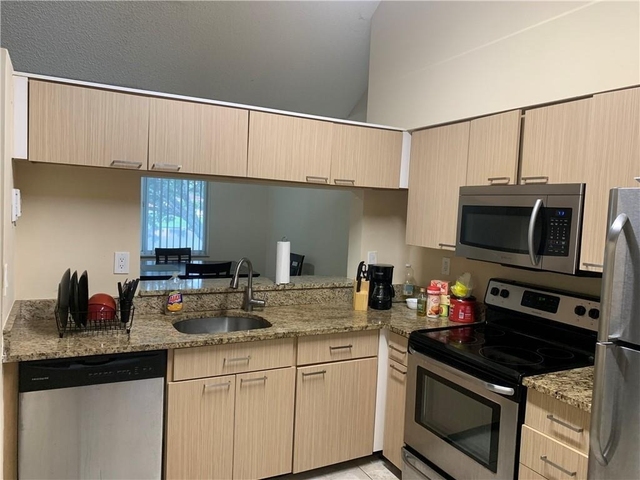 858 Nw 92nd Avenue - Photo 1