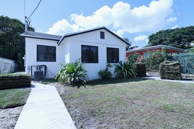 3040 Nw 13th Avenue - Photo 1