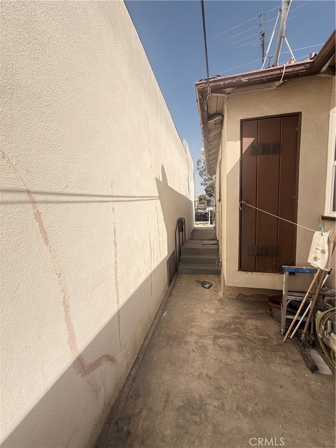 2431 W Beverly - Photo 1