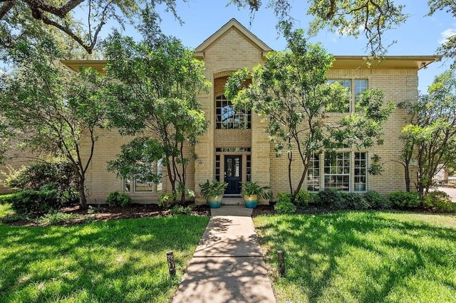 1207 Lakeway Dr - Photo 1
