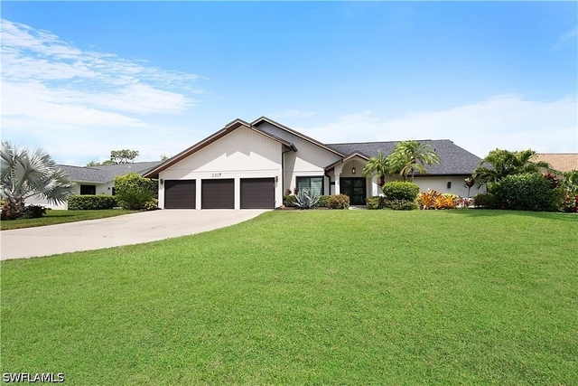 2307 Queens Way - Photo 1