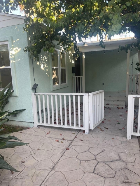 1610 Upas Street - Photo 1