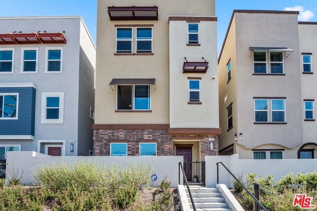 720 Grace Avenue - Photo 1