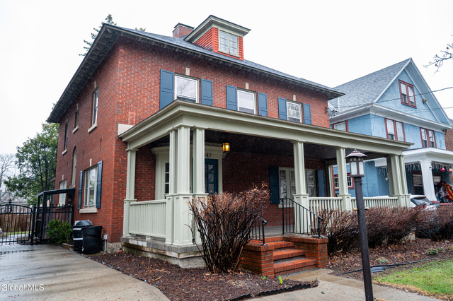 1347 Union Street - Photo 1