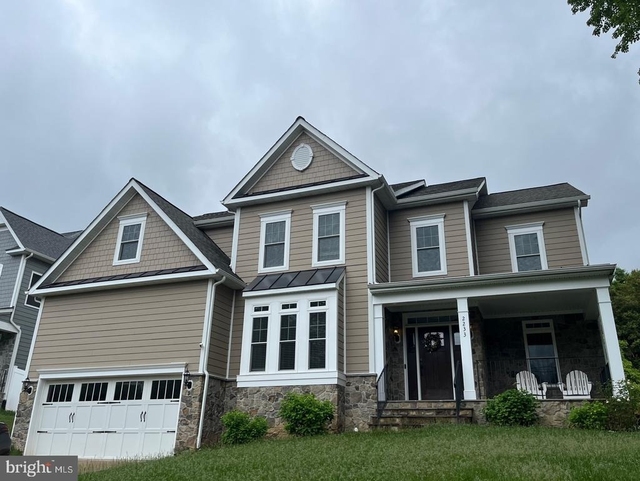 2233 N Underwood Street - Photo 1