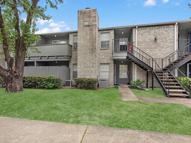 9700 Leawood Boulevard - Photo 1