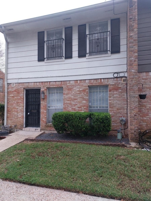 1846 Hollister Street - Photo 1