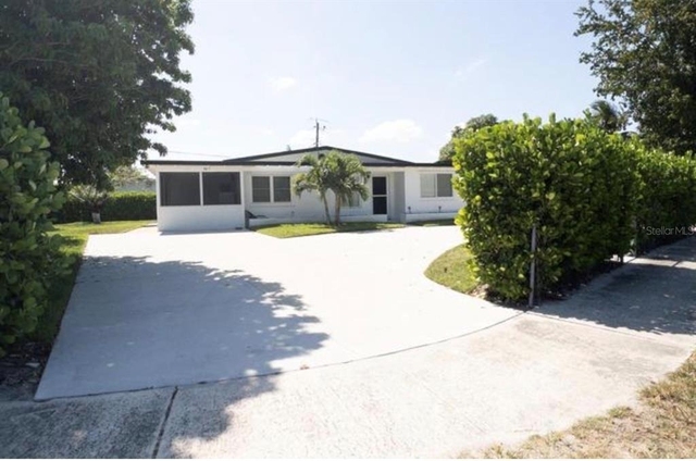887 W Perry Street - Photo 1