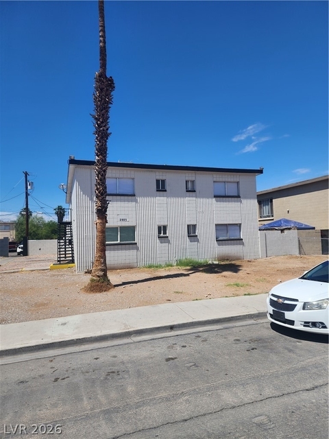2905 Elm Avenue - Photo 1
