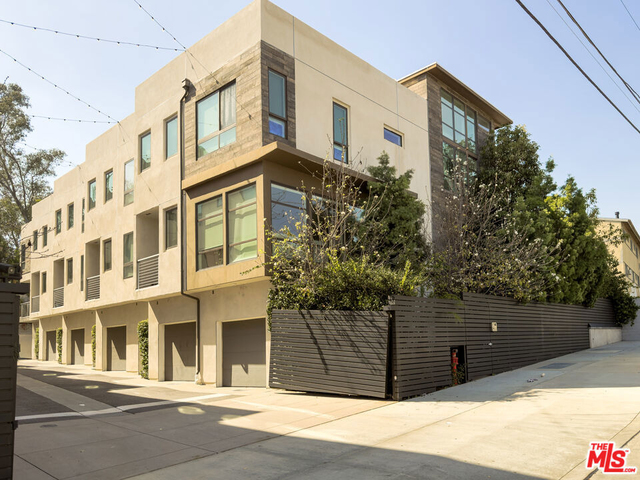2111 N Cahuenga Boulevard - Photo 1