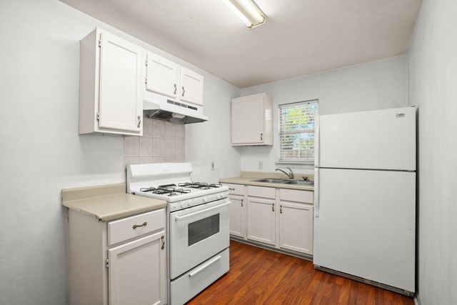 2610 E 3rd St - Photo 1