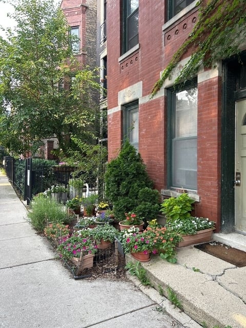 862 N Hermitage Avenue - Photo 1