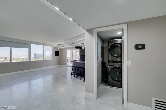 205 E Harmon Avenue - Photo 1