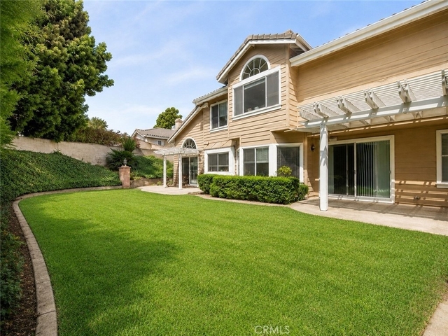 2811 N Roxbury - Photo 1