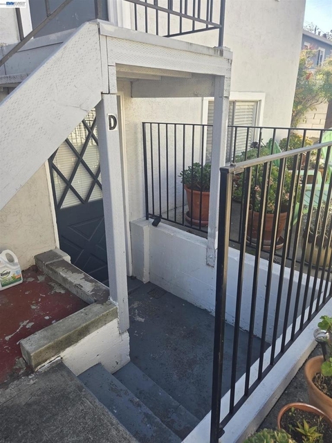 3851 Vineyard Ave - Photo 1