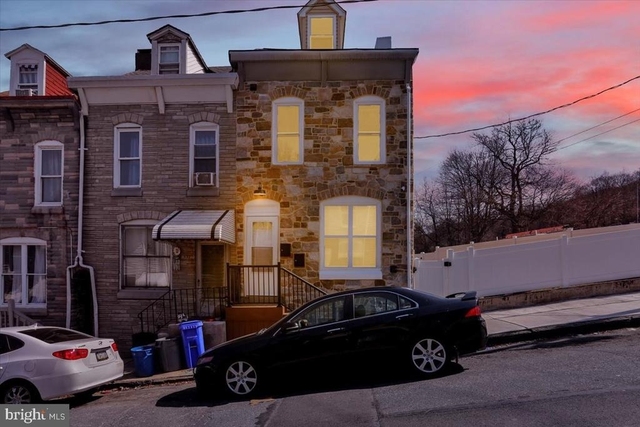 553 Wunder Street - Photo 1