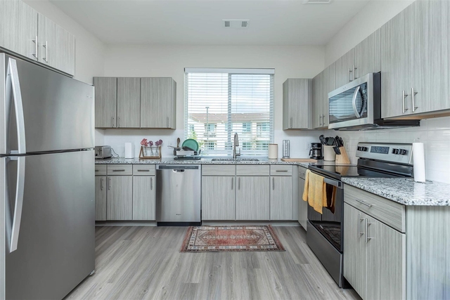 1201 W Whitestone Blvd - Photo 1