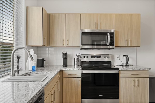 1201 W Whitestone Blvd - Photo 1