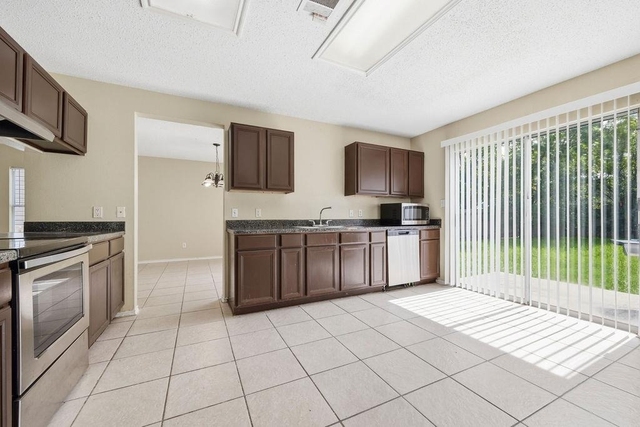 1109 Bradbury Ln - Photo 1