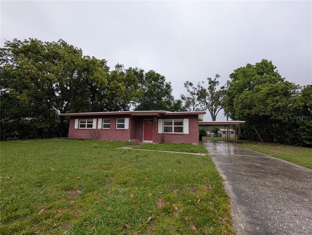 208 Oakwood Drive - Photo 1