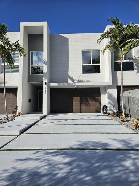 2275 Se 7th Street - Photo 1