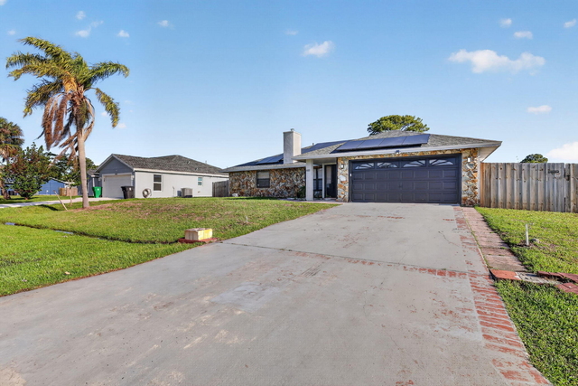 481 Sw Aster Road - Photo 1