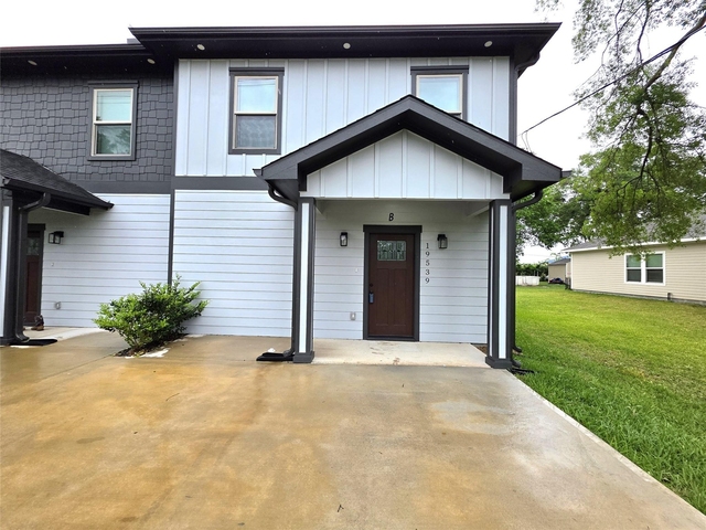 19539 Dunbar Avenue - Photo 1
