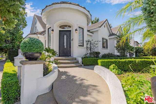 367 S Oak Avenue - Photo 1