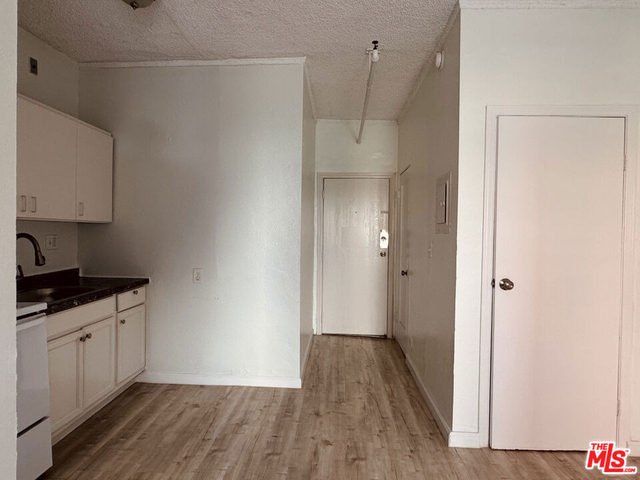 920 S Hobart Blvd - Photo 1