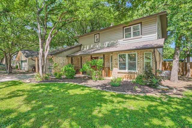 1712 Hermitage Dr - Photo 1