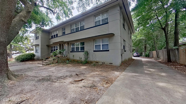 1464 Holmesdale Road - Photo 1