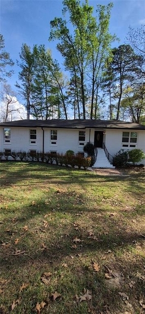 605 Dalrymple Ne - Photo 1