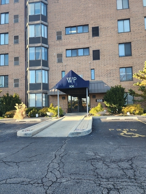 606 E Woodland Park Avenue - Photo 1