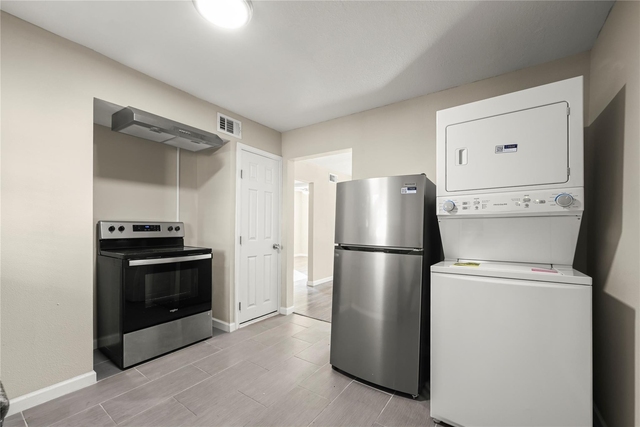 2803 Cleburne Street - Photo 1