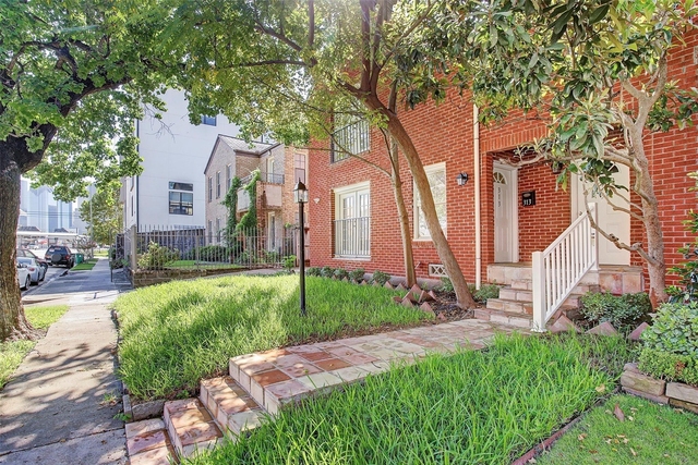 315 W Saulnier Street - Photo 1