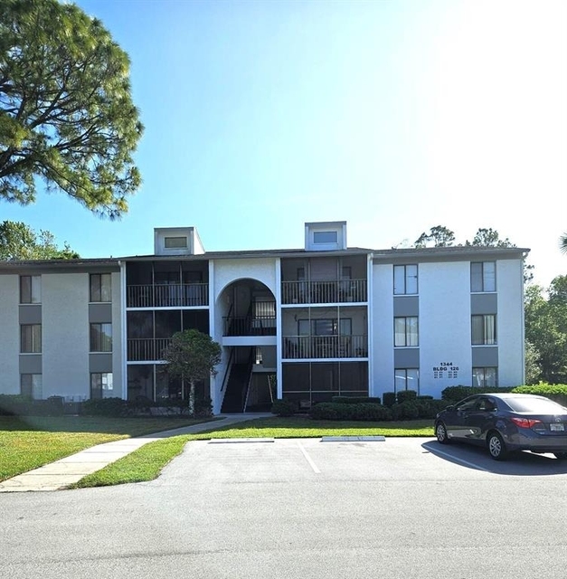 1344 Pine Ridge Circle E - Photo 1