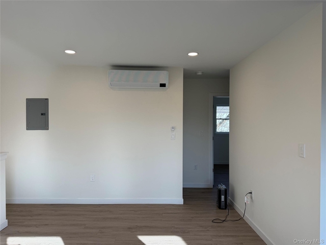 5 Colonial Drive - Photo 1