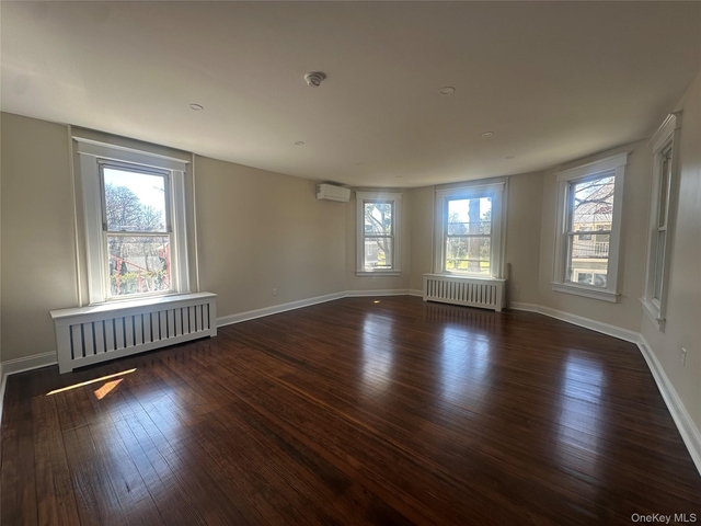 55 Sea Cliff Avenue - Photo 1