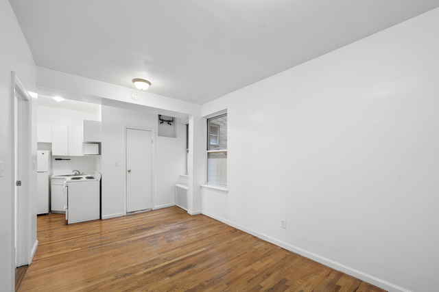 320 E 49th Street - Photo 1