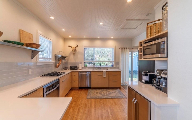 1503 Newton St - Photo 1