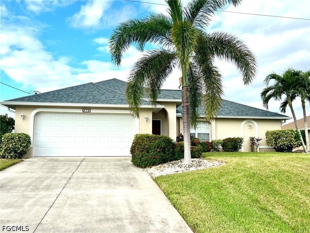 818 Sw 8th Place - Photo 1