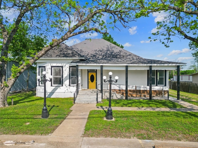 327 S Robb Street - Photo 1