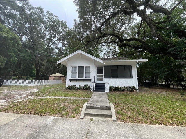 2635 W University Avenue - Photo 1