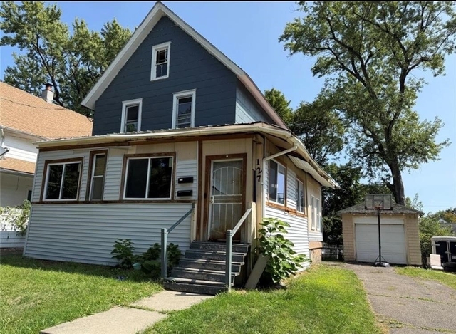 127 Burbank Ave - Photo 1