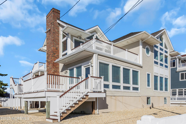 913 N Ocean Avenue N - Photo 1