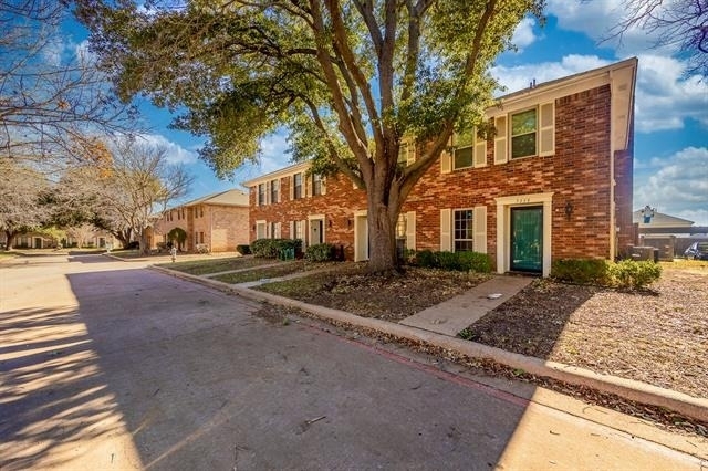 7337 Kingswood Circle - Photo 1