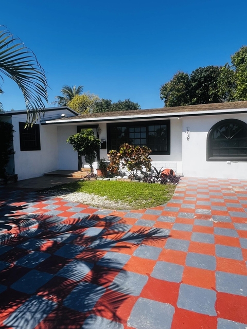 19530 Nw 11th Avenue - Photo 1